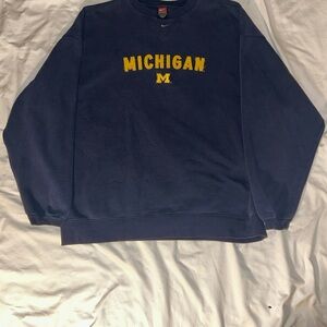 Vintage Nike Men's Blue Michigan Sweater